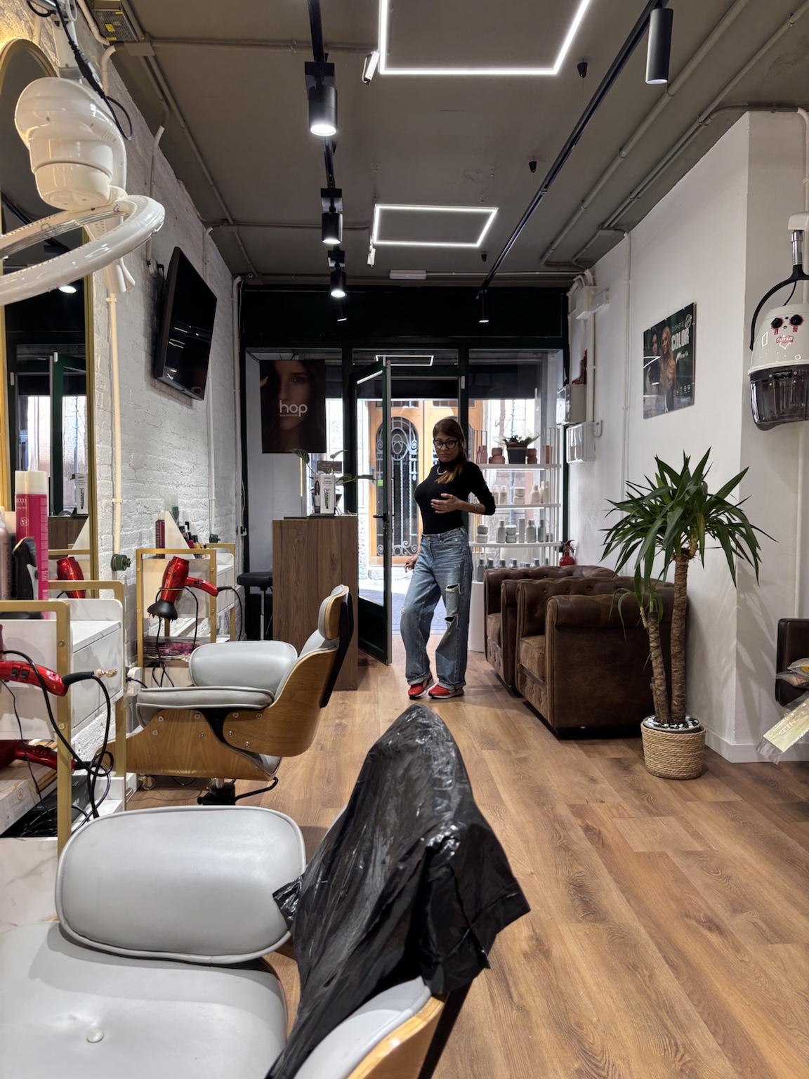 Interior de Studio Havana, salón de tratamientos capilares en Gràcia
